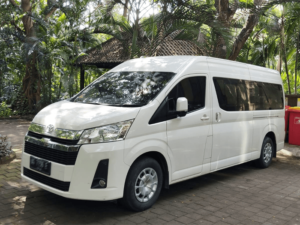 rental-mobil-kediri-hiace-premio